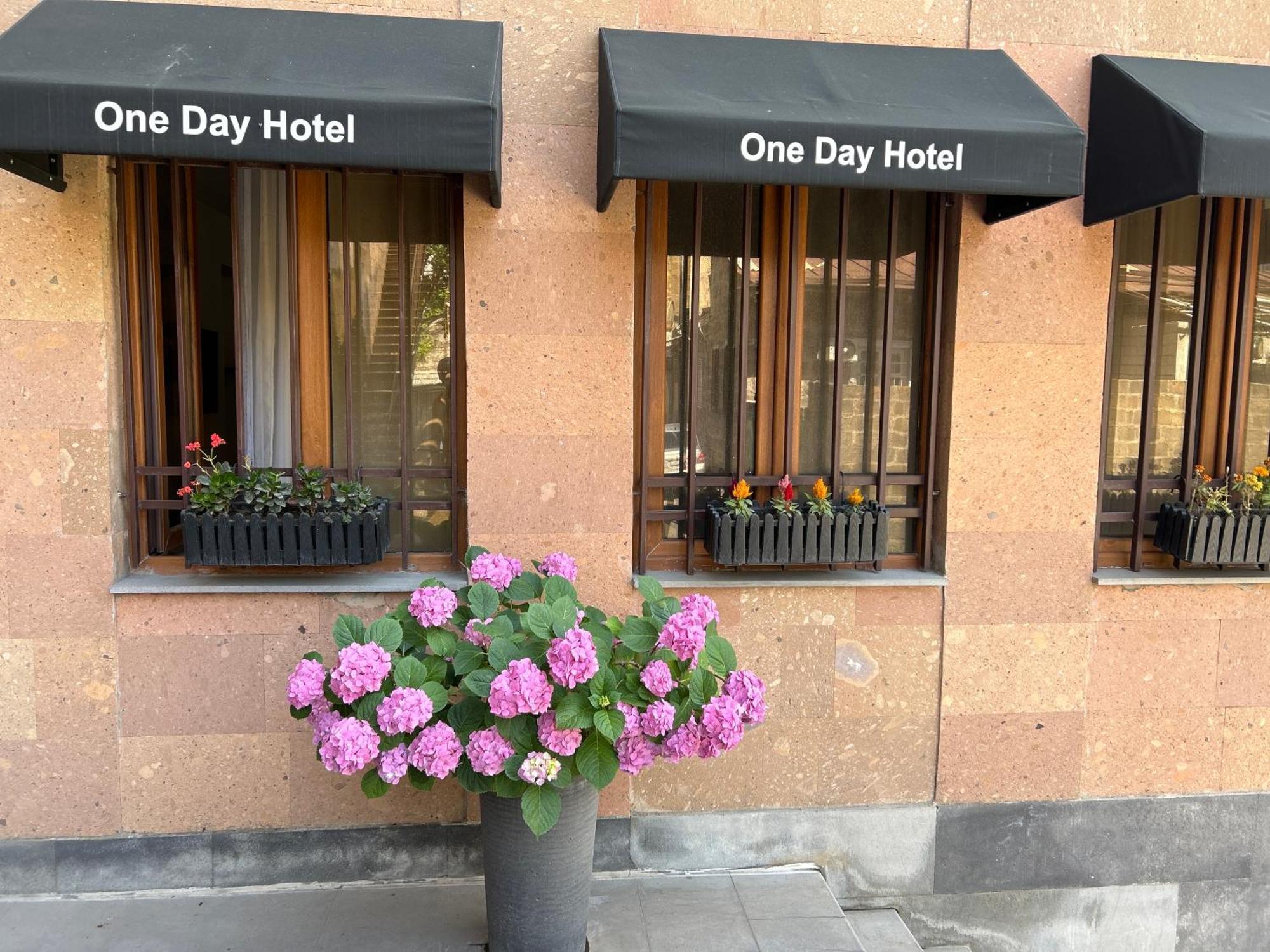 One Day Hotel Γιερεβάν Εξωτερικό φωτογραφία